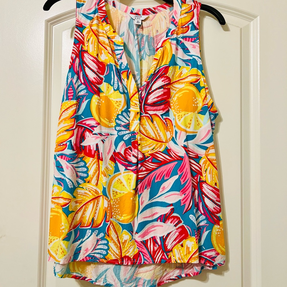 Vibrant Crown & Ivy Sleeveless Top